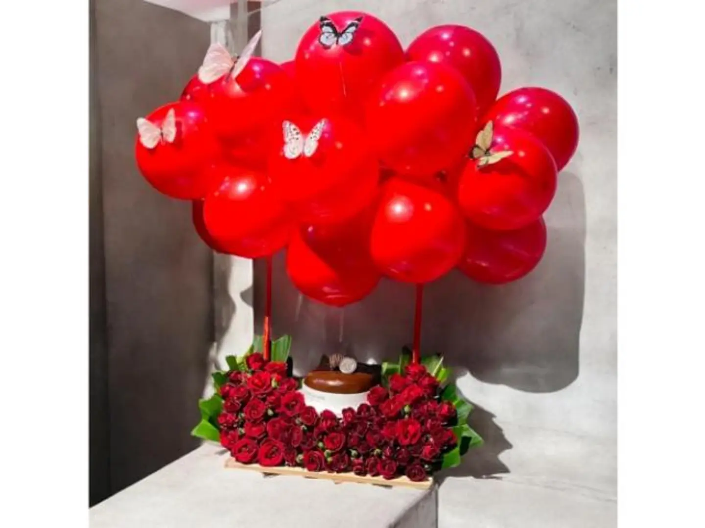 A Red Romance Bouquet With Cake