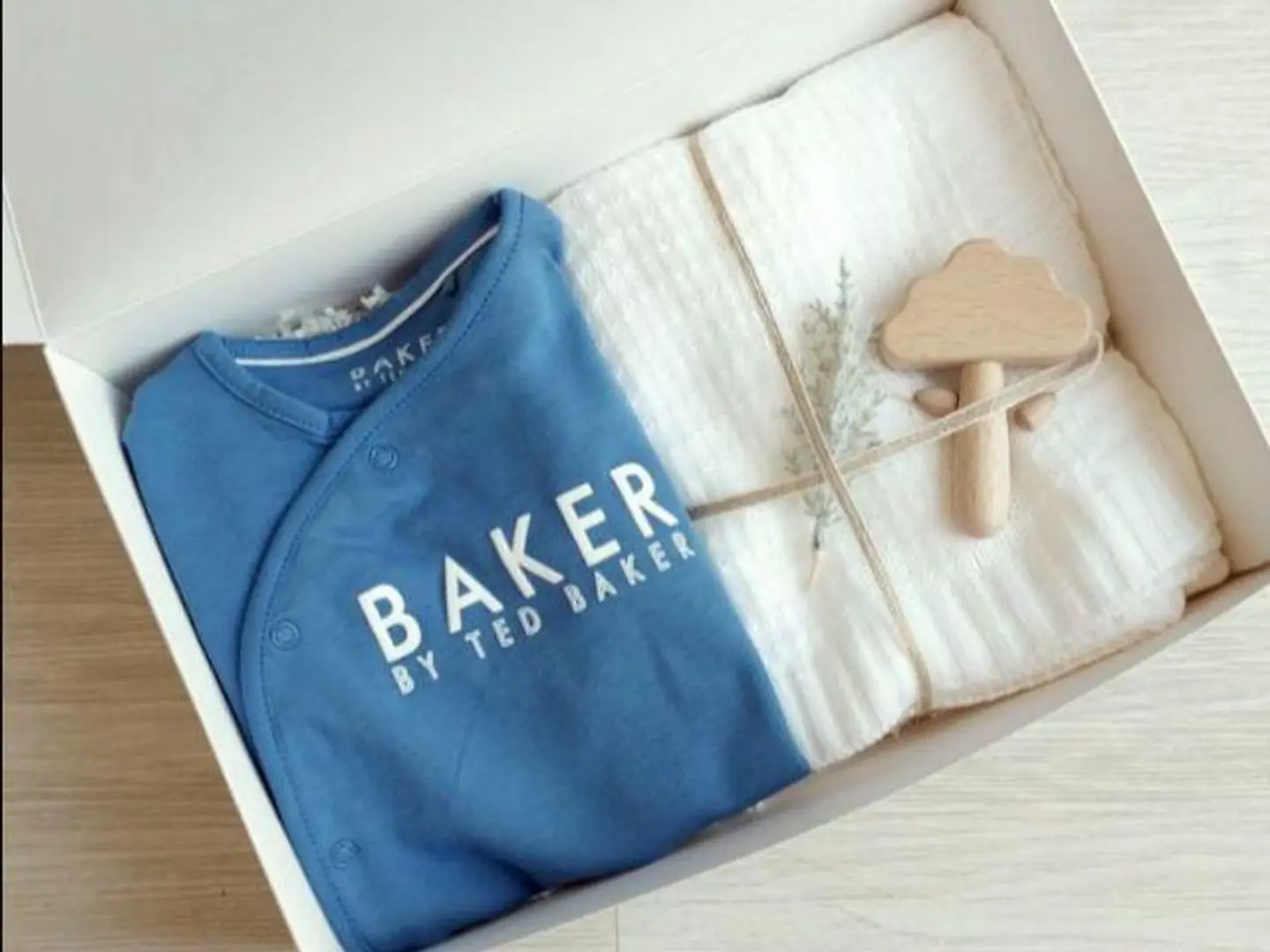 افرول أزرق بكتابة بكير بيضاء