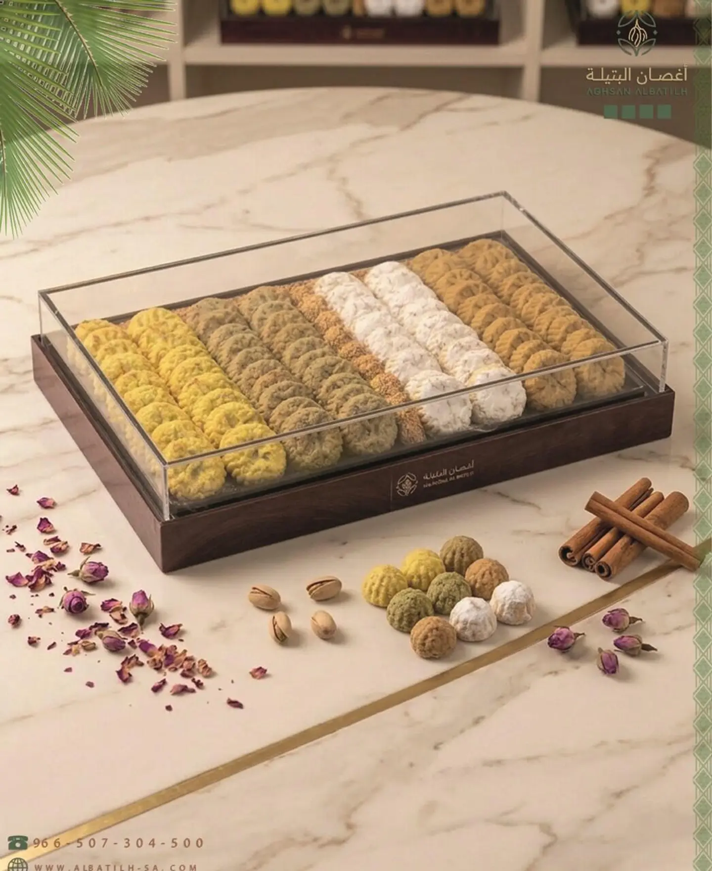 Luxury Assorted Maamoul Serving Tray (With Clear Lid) 418