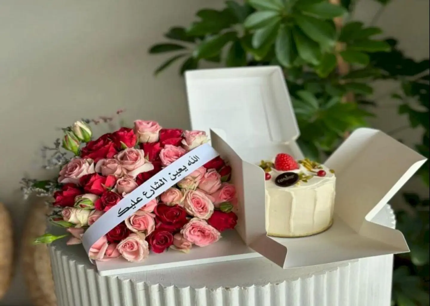 Kandera Cake With Mixed Roses