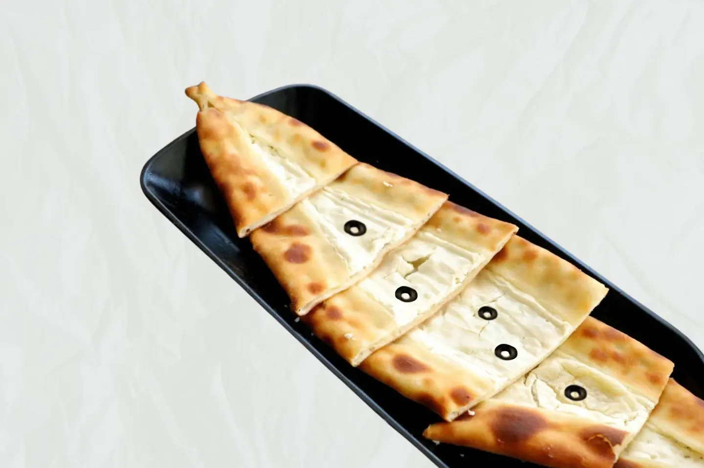 فطيرة لبنة وزيتون