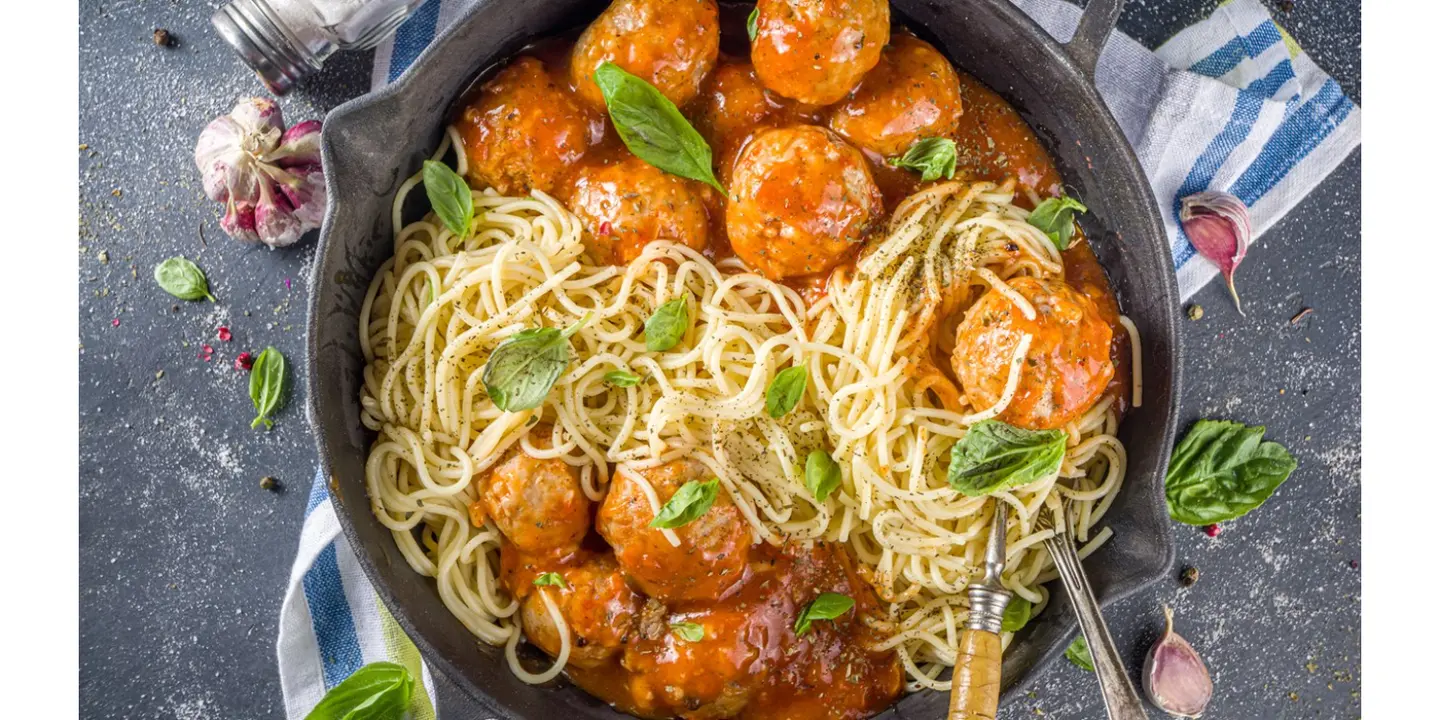 علبة مكرونة بالكفتة