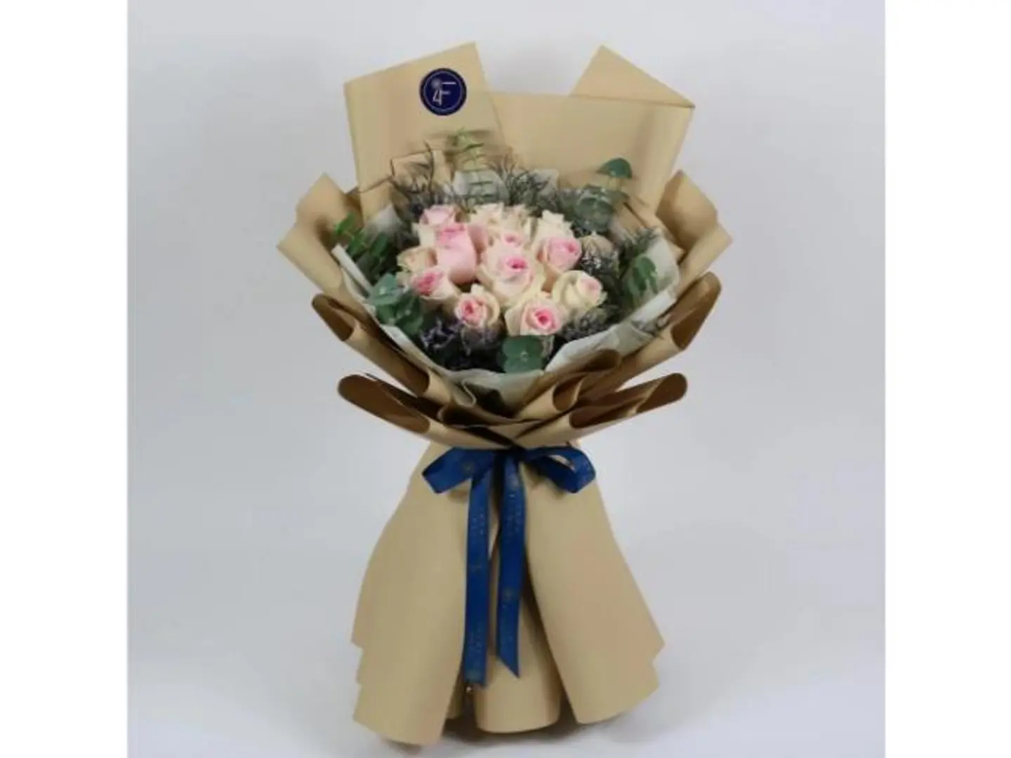 بوكية نظرة عينيك تأسرني وتحيي الحنين في قلبي، فانظر إليّ دائماً ياحبيب العمر