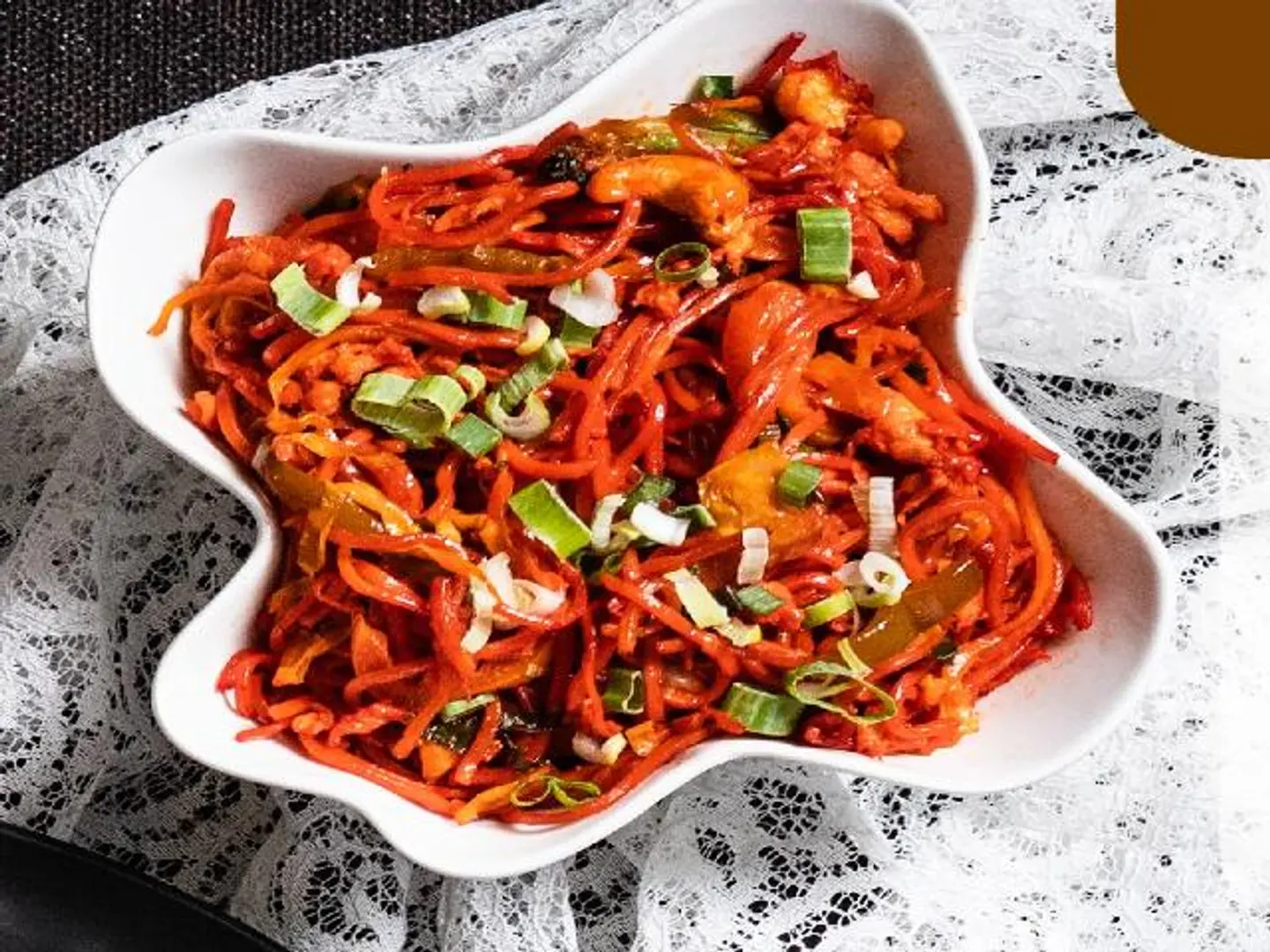 نودلز الدجاج بالفلفل الحار