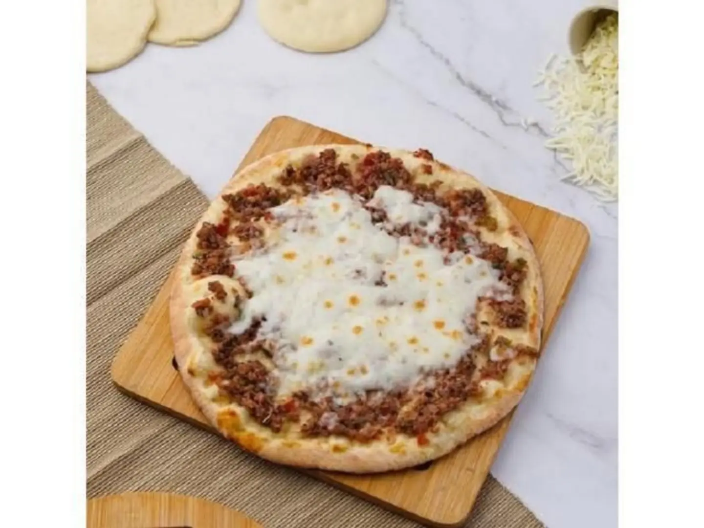 Lahmah Bel Ajeen With Cheese