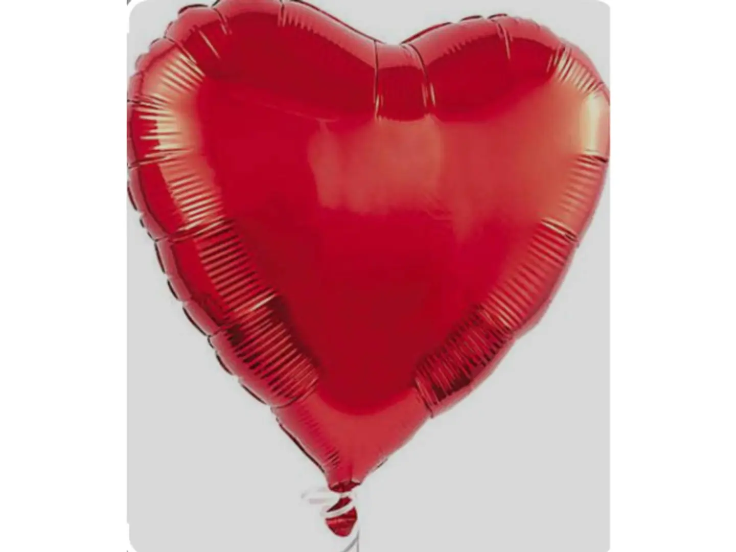 بالون قلب احمر