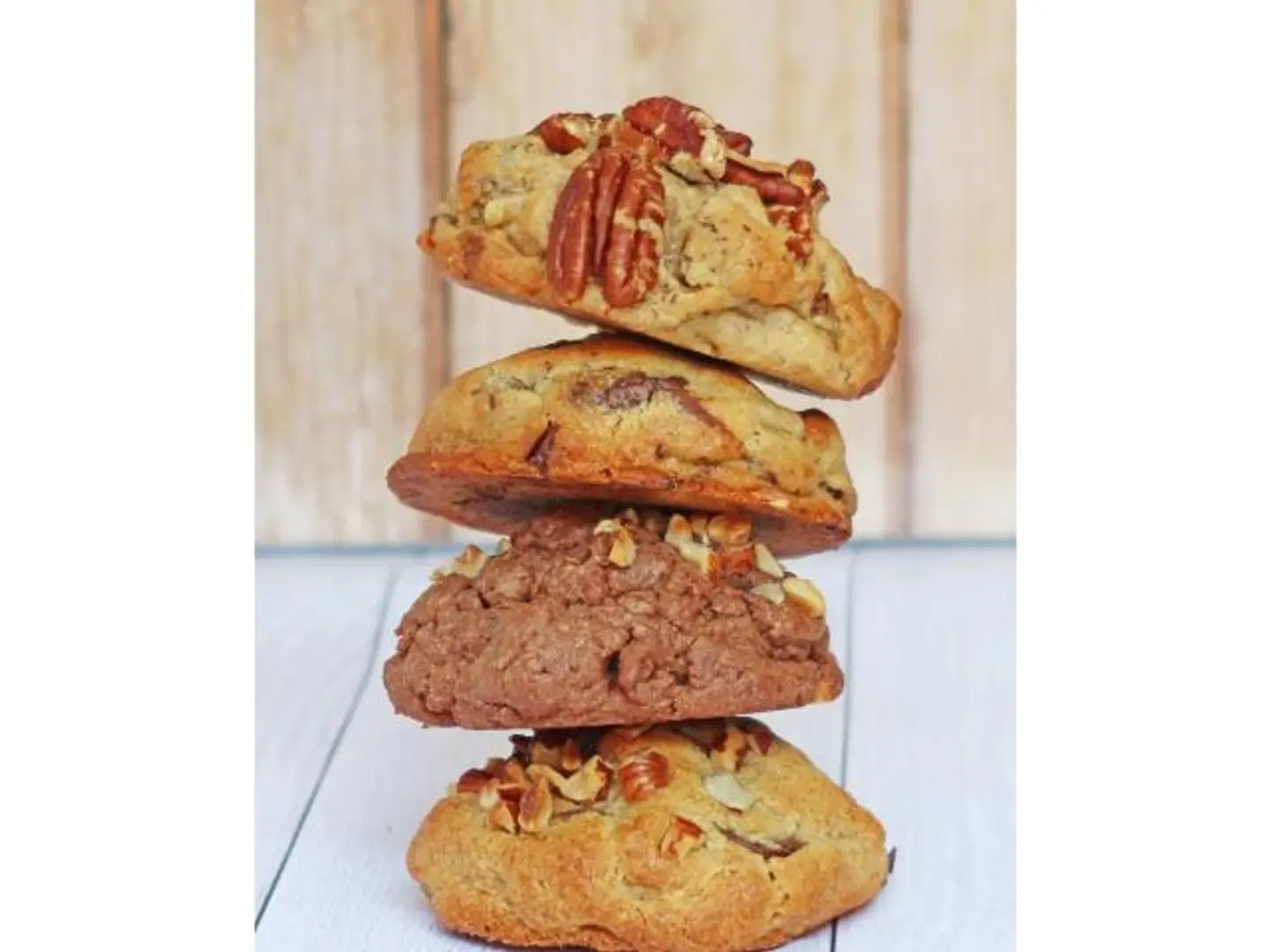 كوكيز بالشوكولاتة بالحليب والبندق