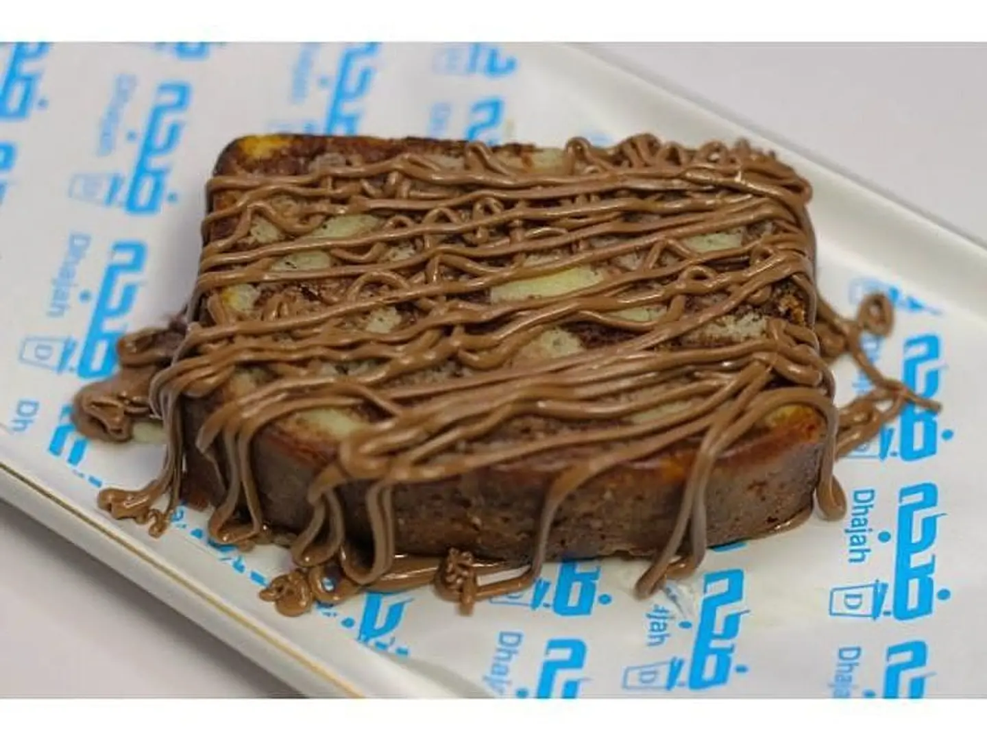 English Cake With Sauce