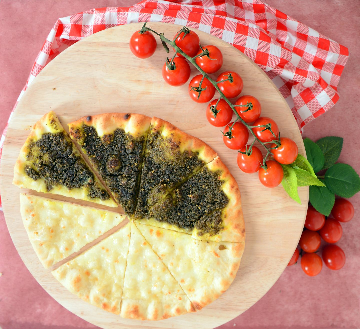 منقوشة جبنة وزعتر