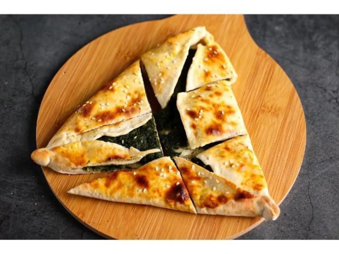 فطيرة جبنة مع نقانق