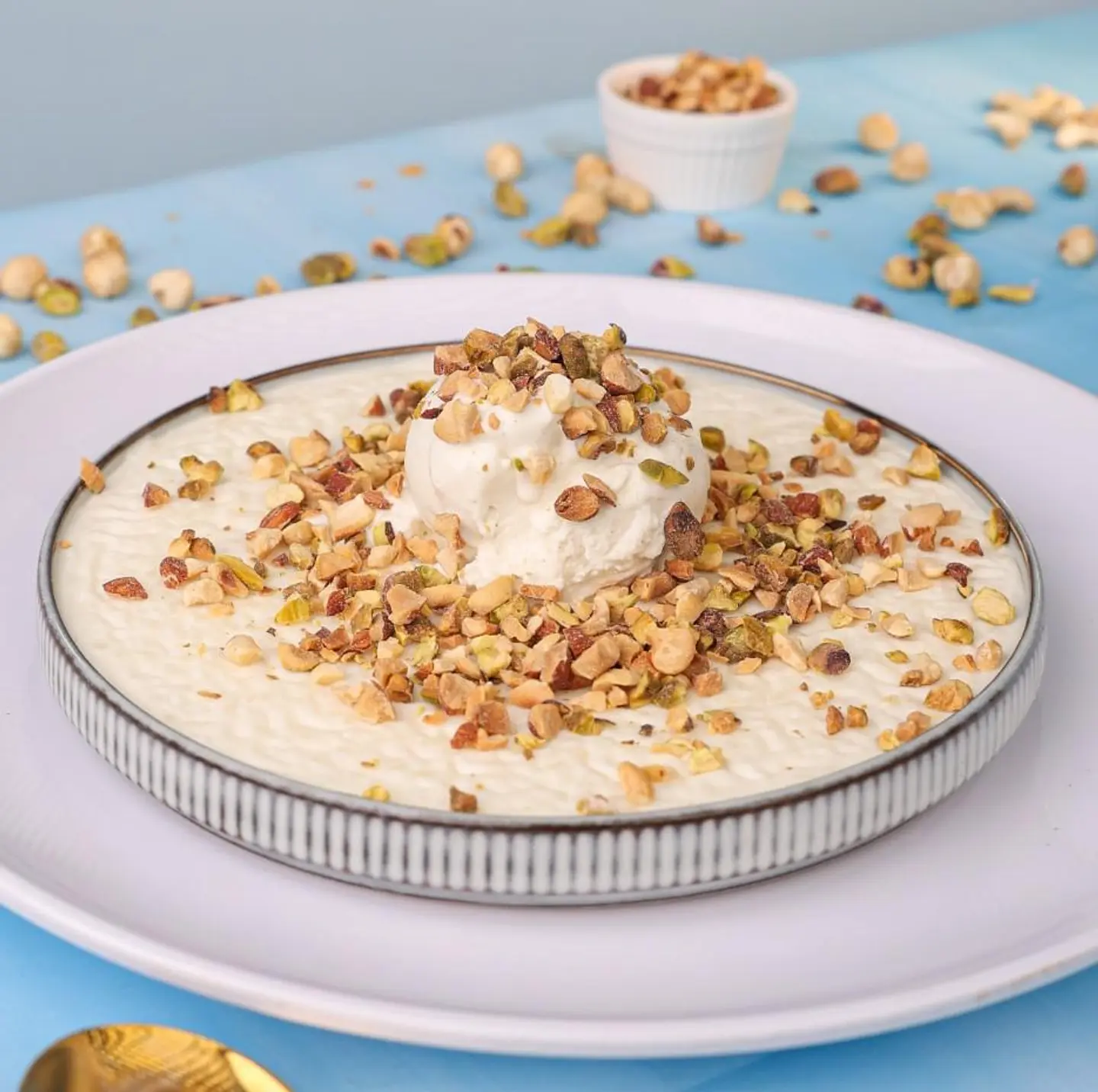 رز بلبن بالمكسرات ايس كريم