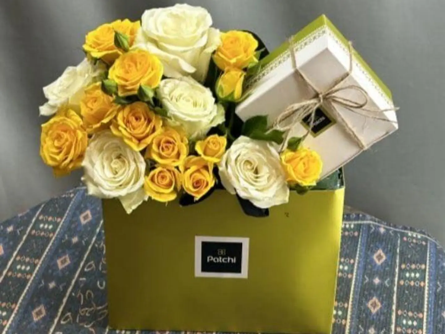 شوكلاته أباتشي ورد اصفر وابيض