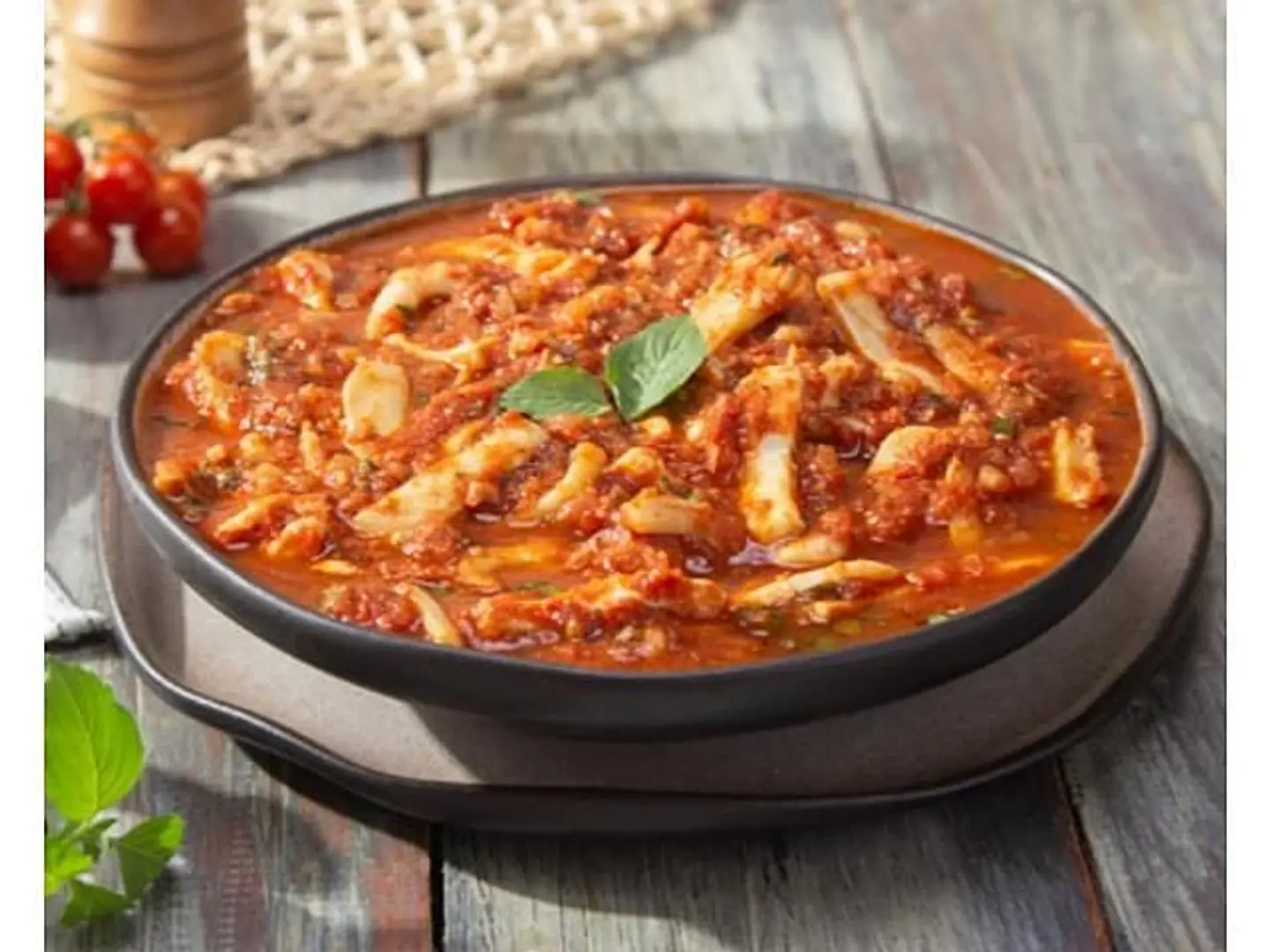 طاجن سبيط صوص أحمر