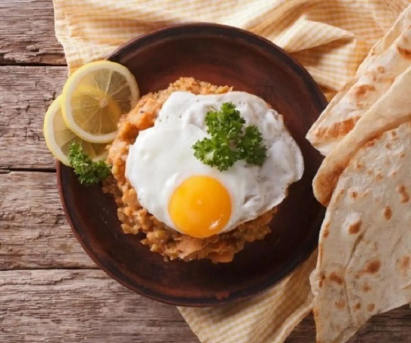 فول بالبيض مغش