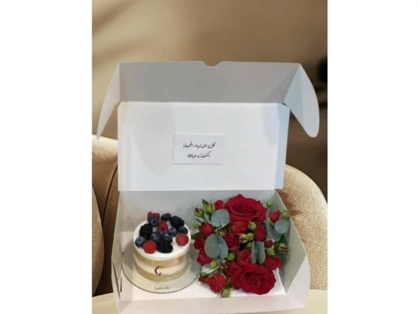 كيكه مع ورد كيكه جاناش الهديه الناعمه