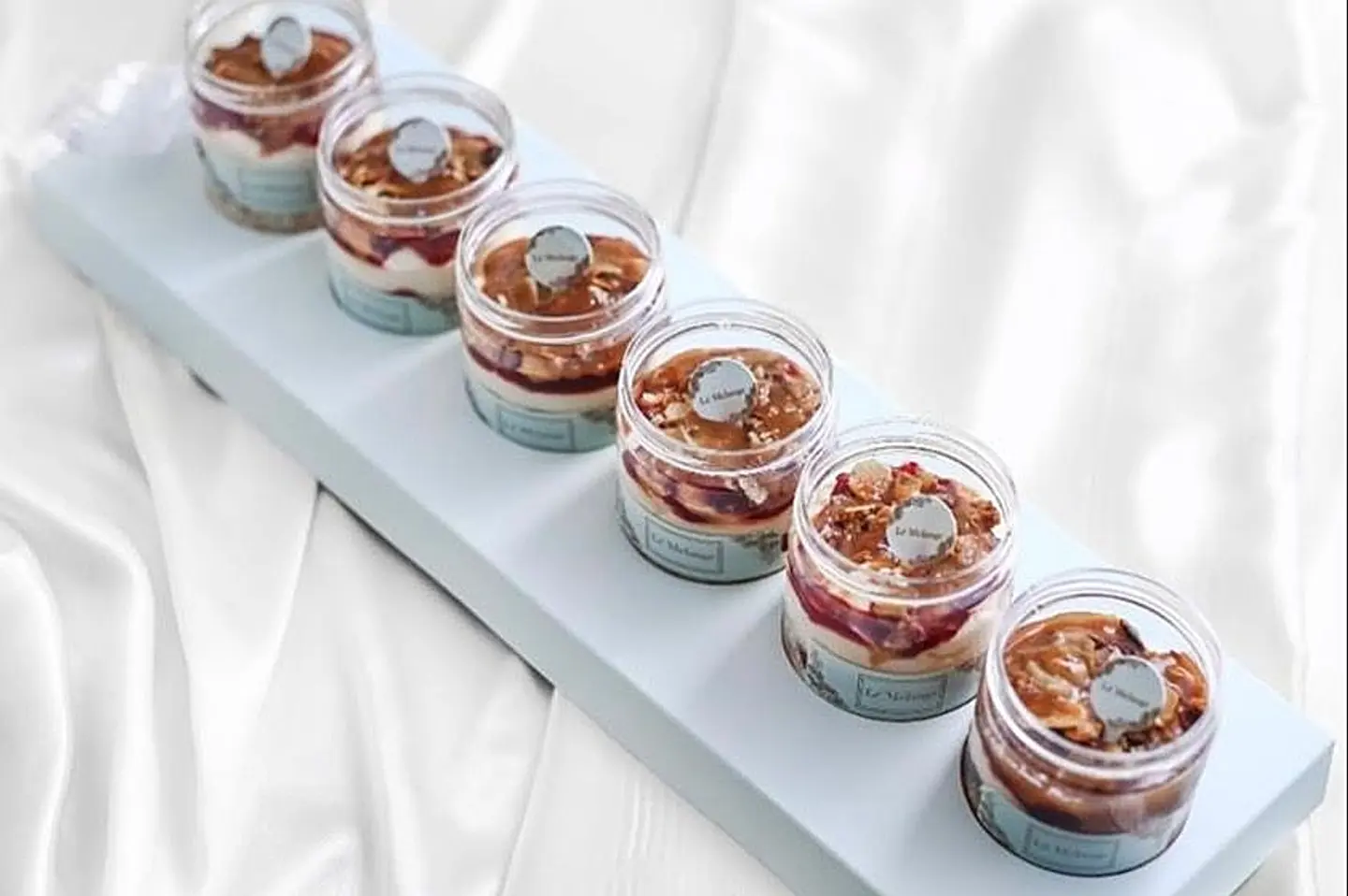 تشيز كريمي بالفراوله والكراميل حجم صغير عدد ٦ علب