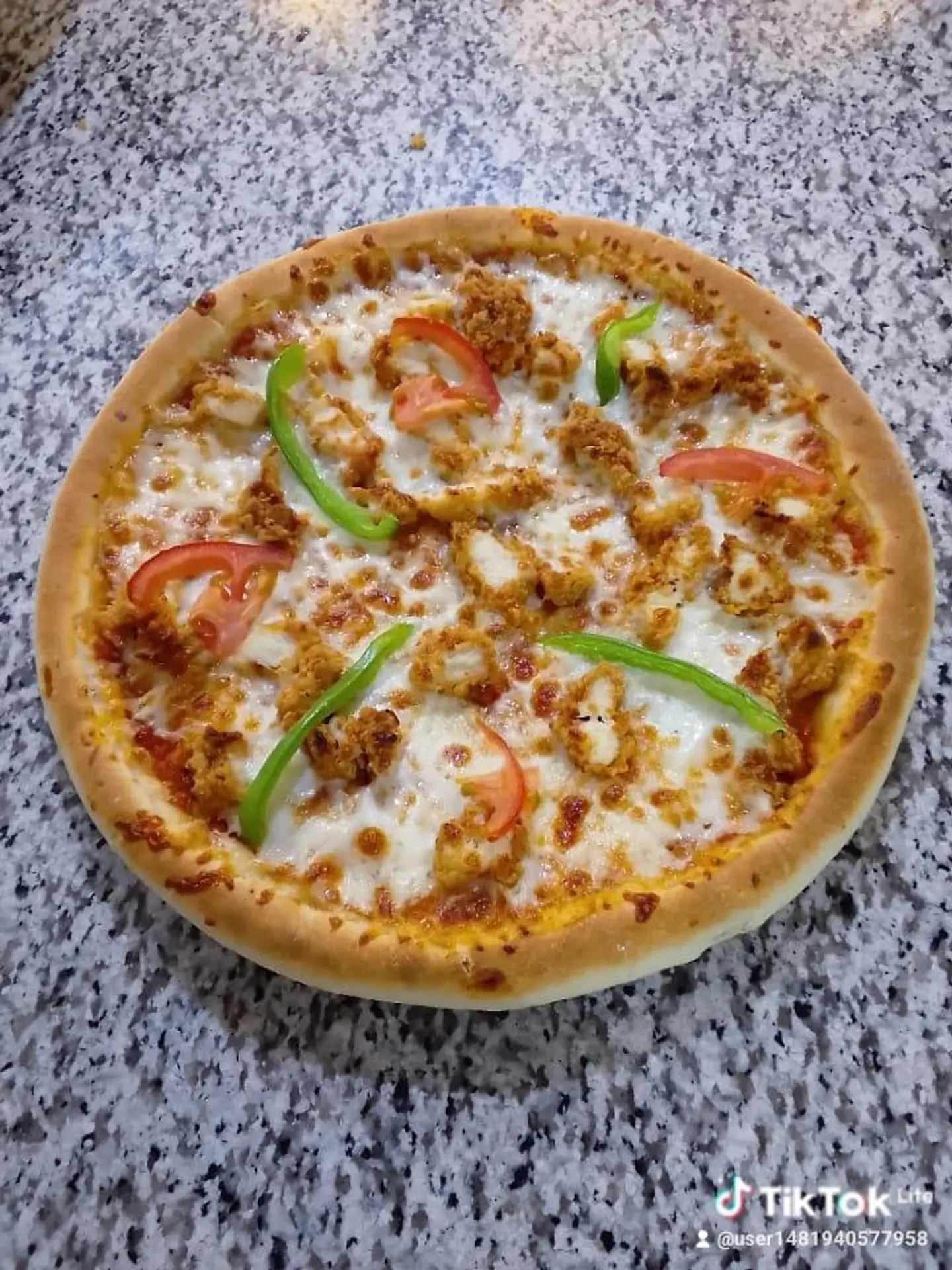 Chicken Pizza Mid