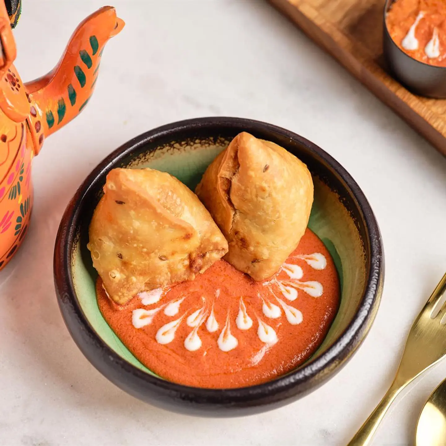 Samosa With Makhani Sauce