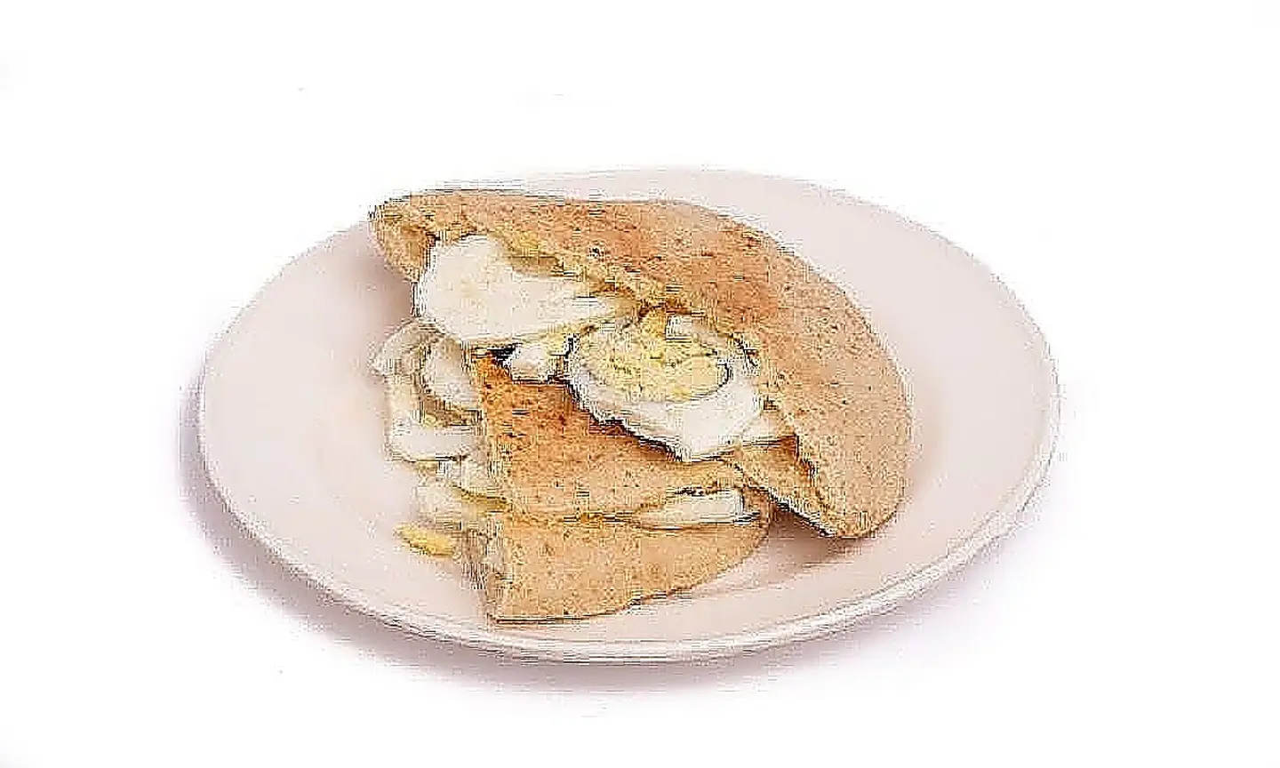 بيض عيون مع جبنة