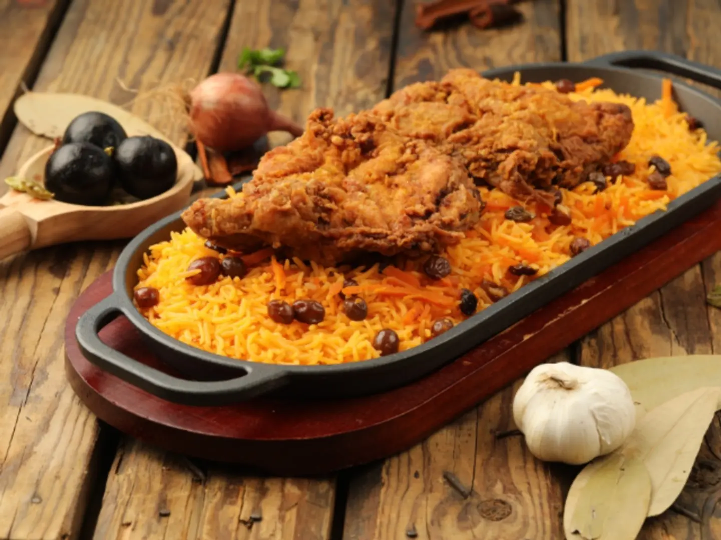 حبة دجاج مقلي مع رز البخاري