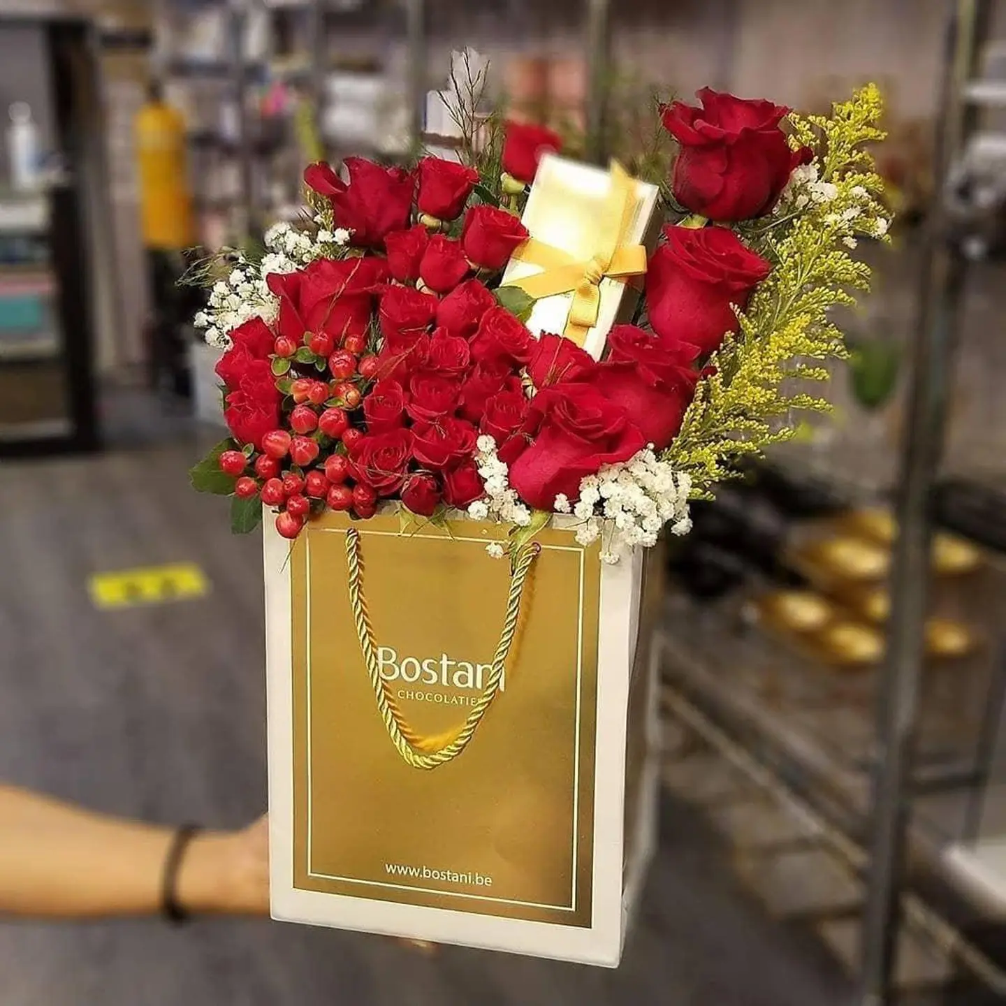 تنسيق ورد مع شوكلاتة بستاني 1