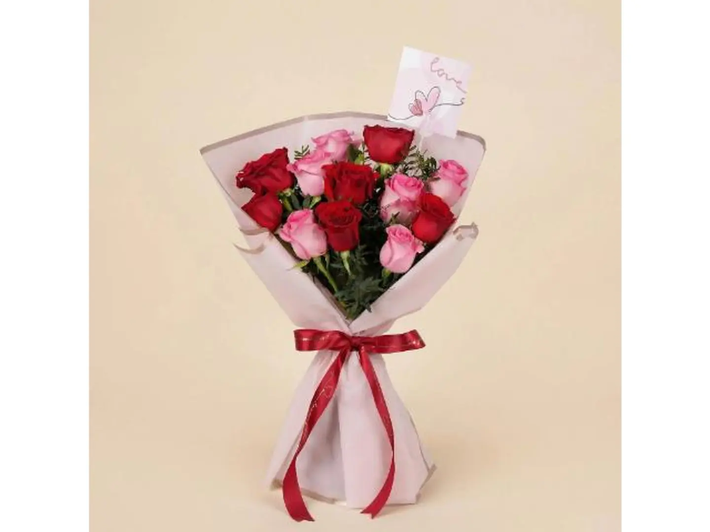 باقة ورد أحمر ووردي مع تاق لوف