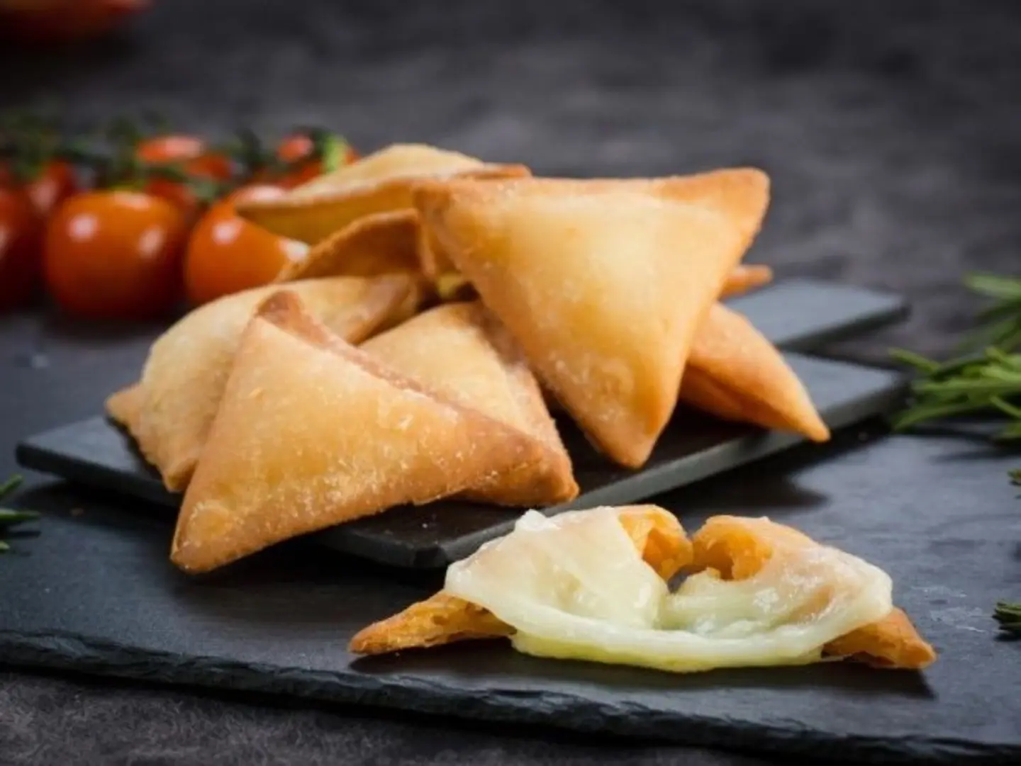 5 Pieces Of Four Cheese Sambosa