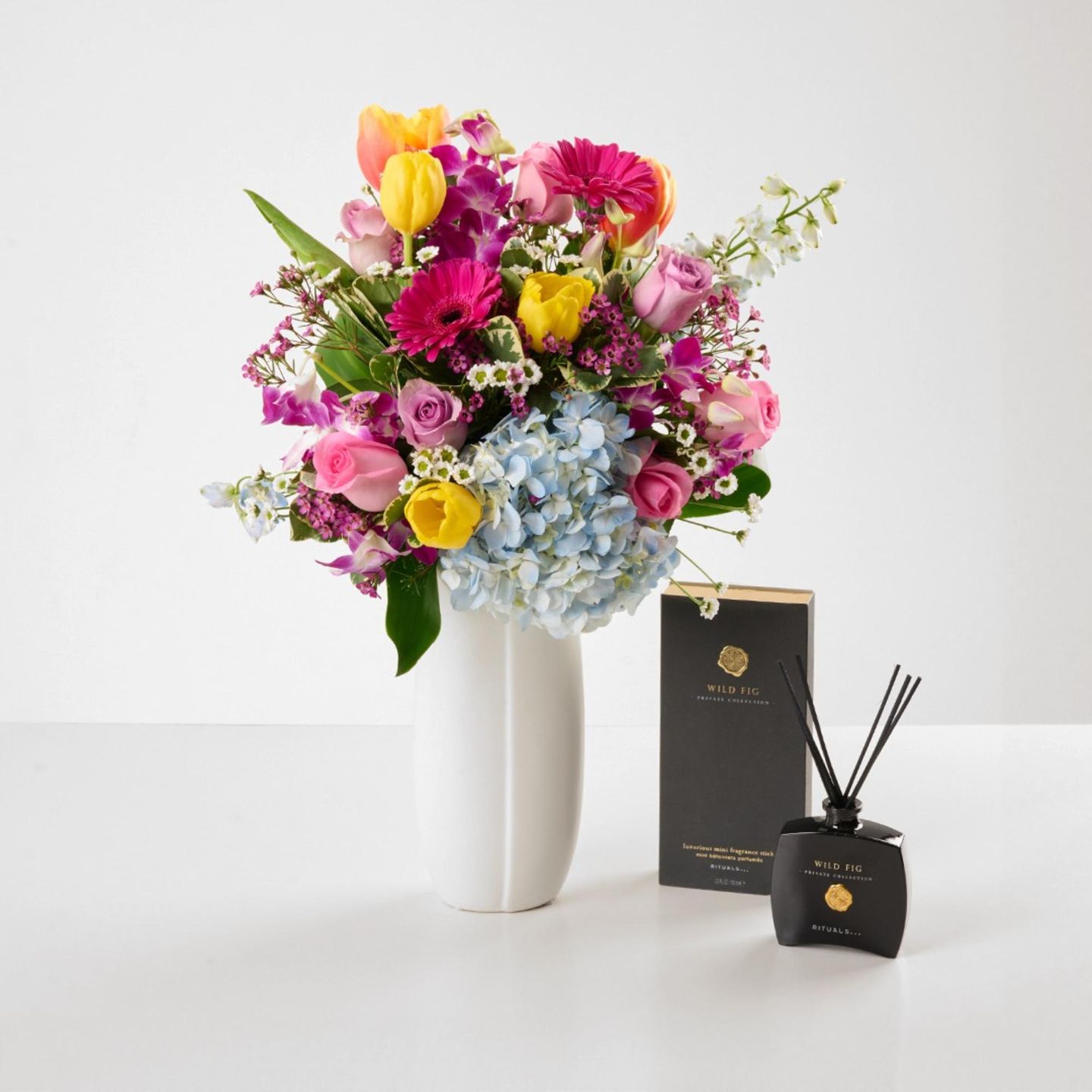 مجموعة فازة وعطر