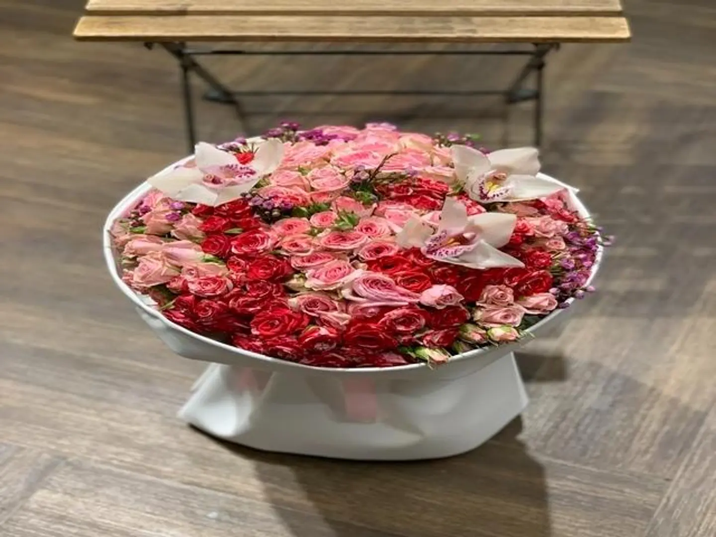 باقة ورد فخم بتغليف جلد