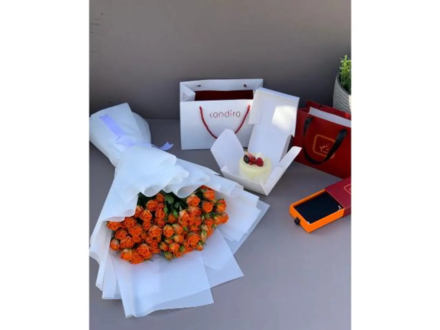 محفظه براند زاهي مع بوكيه وكيكه