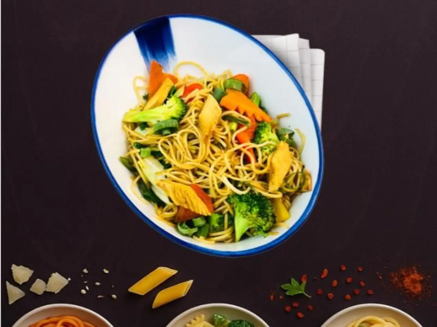 معكرونة هاكا بالدجاج