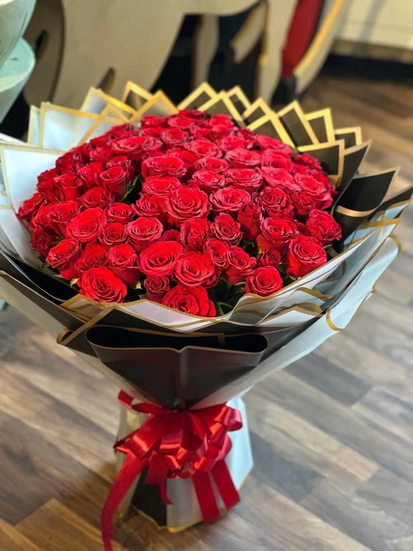 100 Red Roses Bouquet