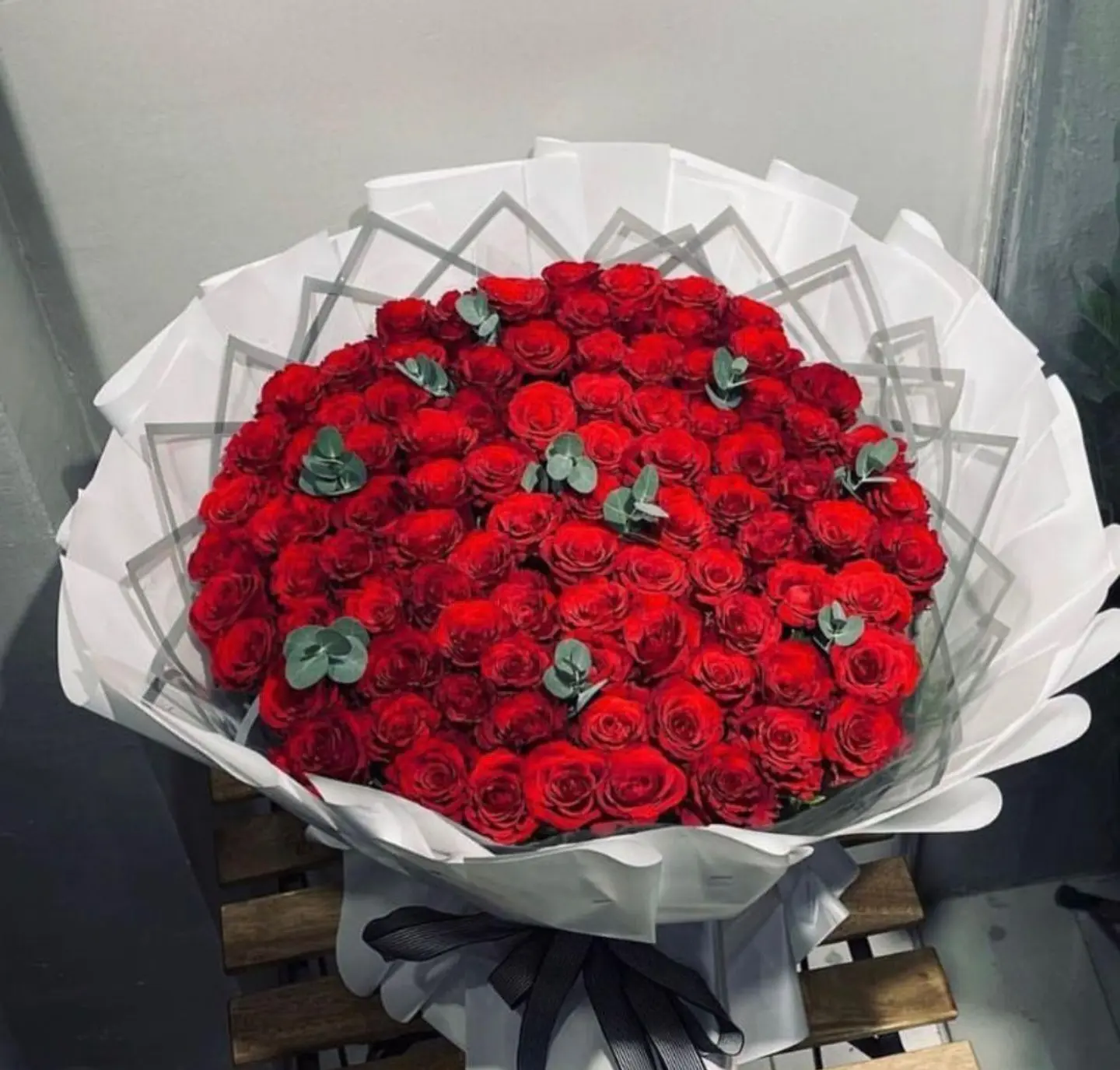 بوكيه ورد احمر ١٠٠ ورده