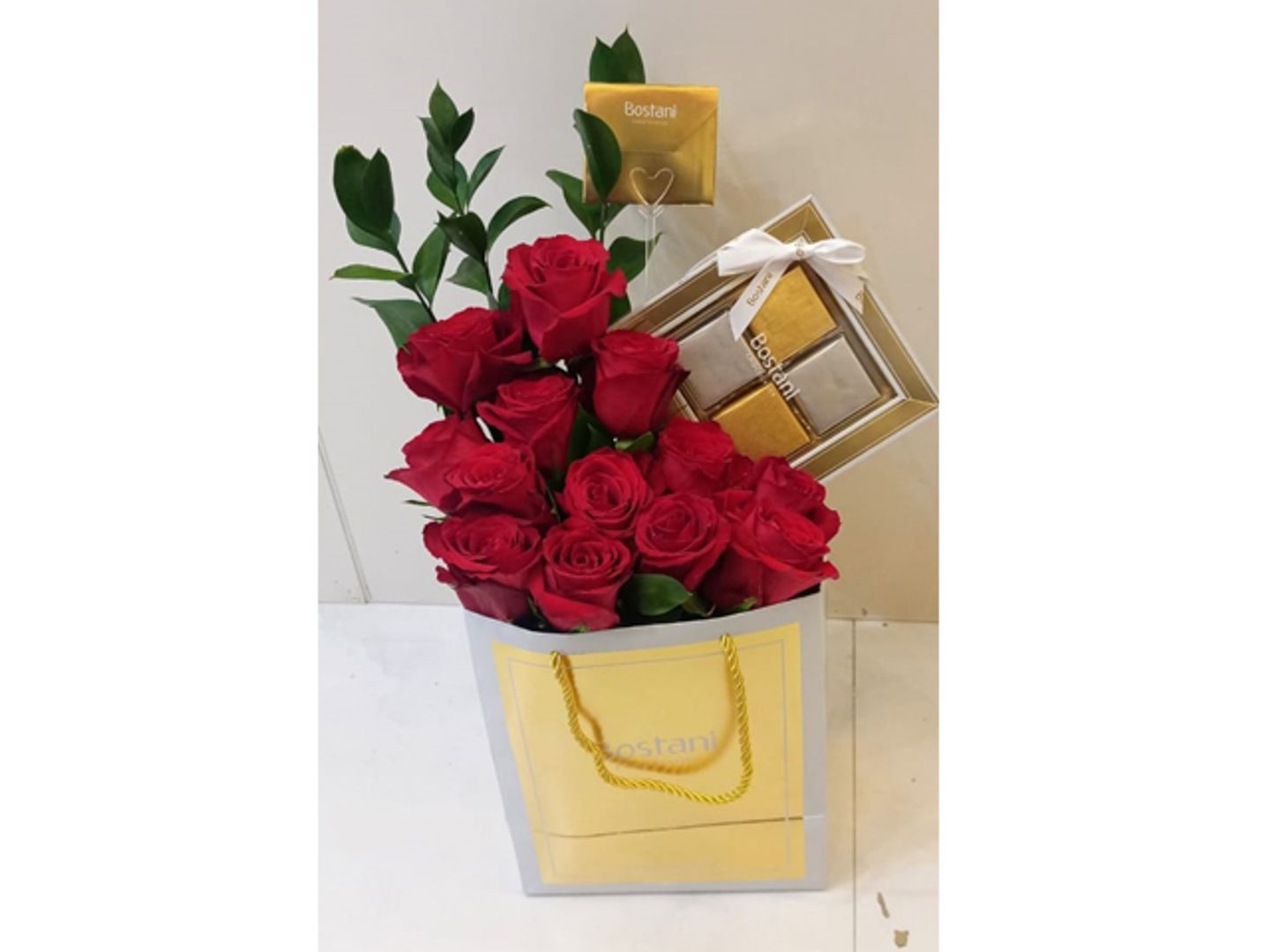 Bostani Chocolate With Red Roses
