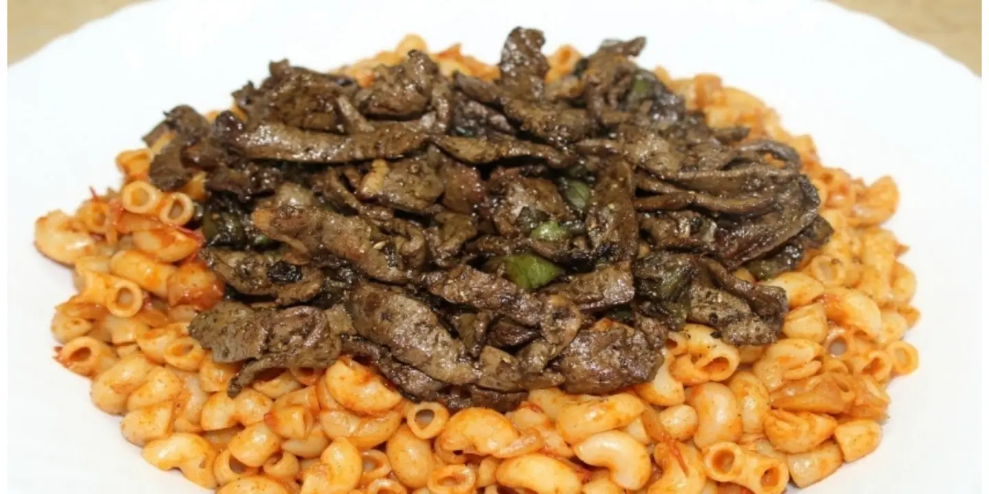 علبة مكرونة بكبدة والسجق