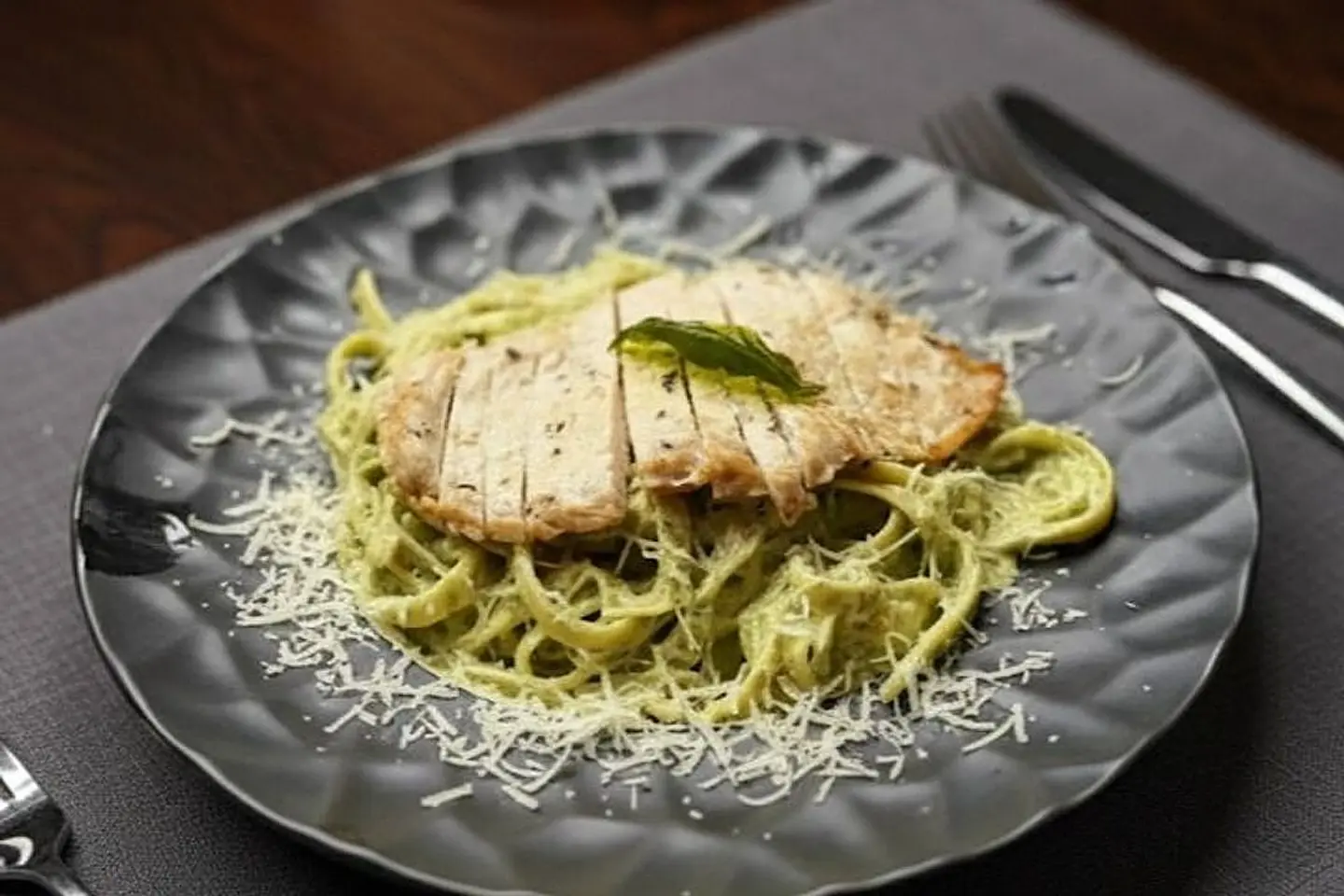 فتتشينيي دجاج بالبيستو