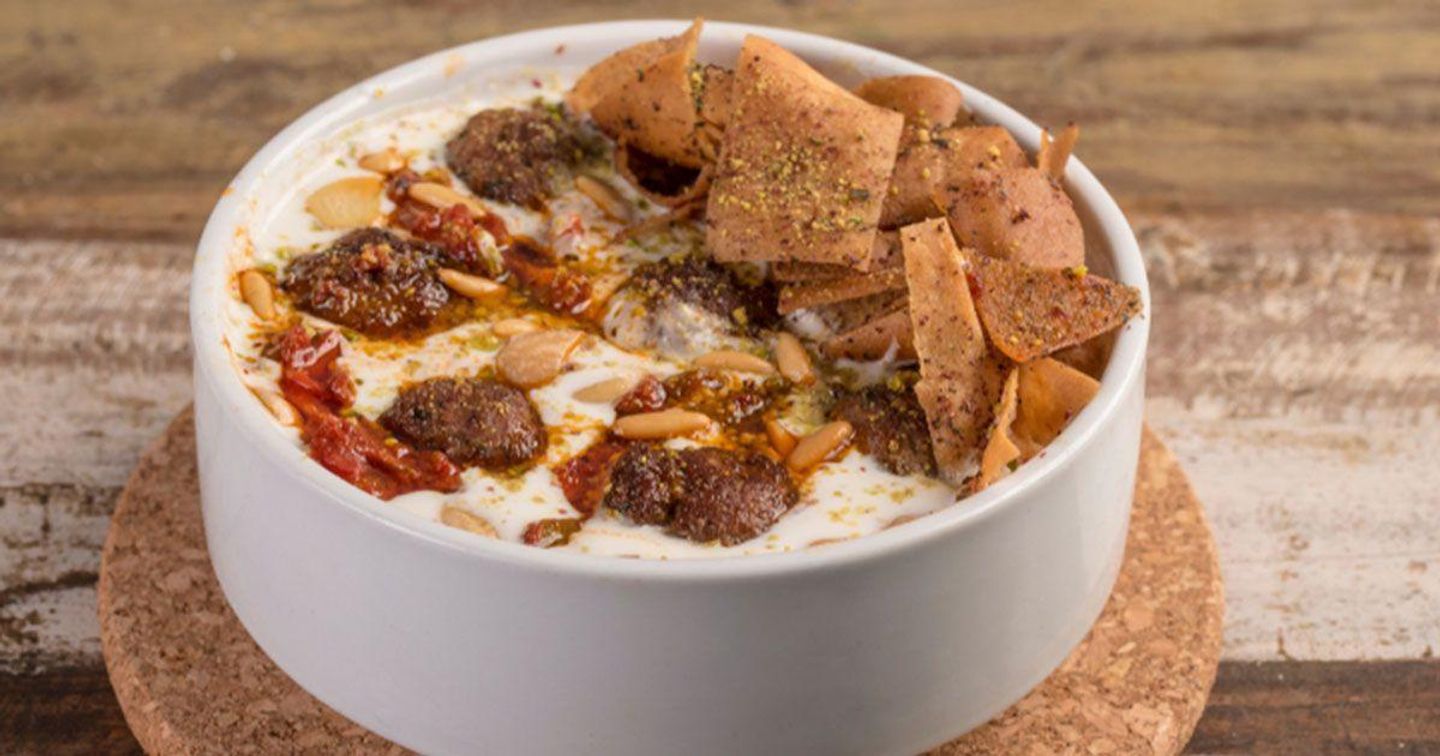 فتة كباب مع مكسرات