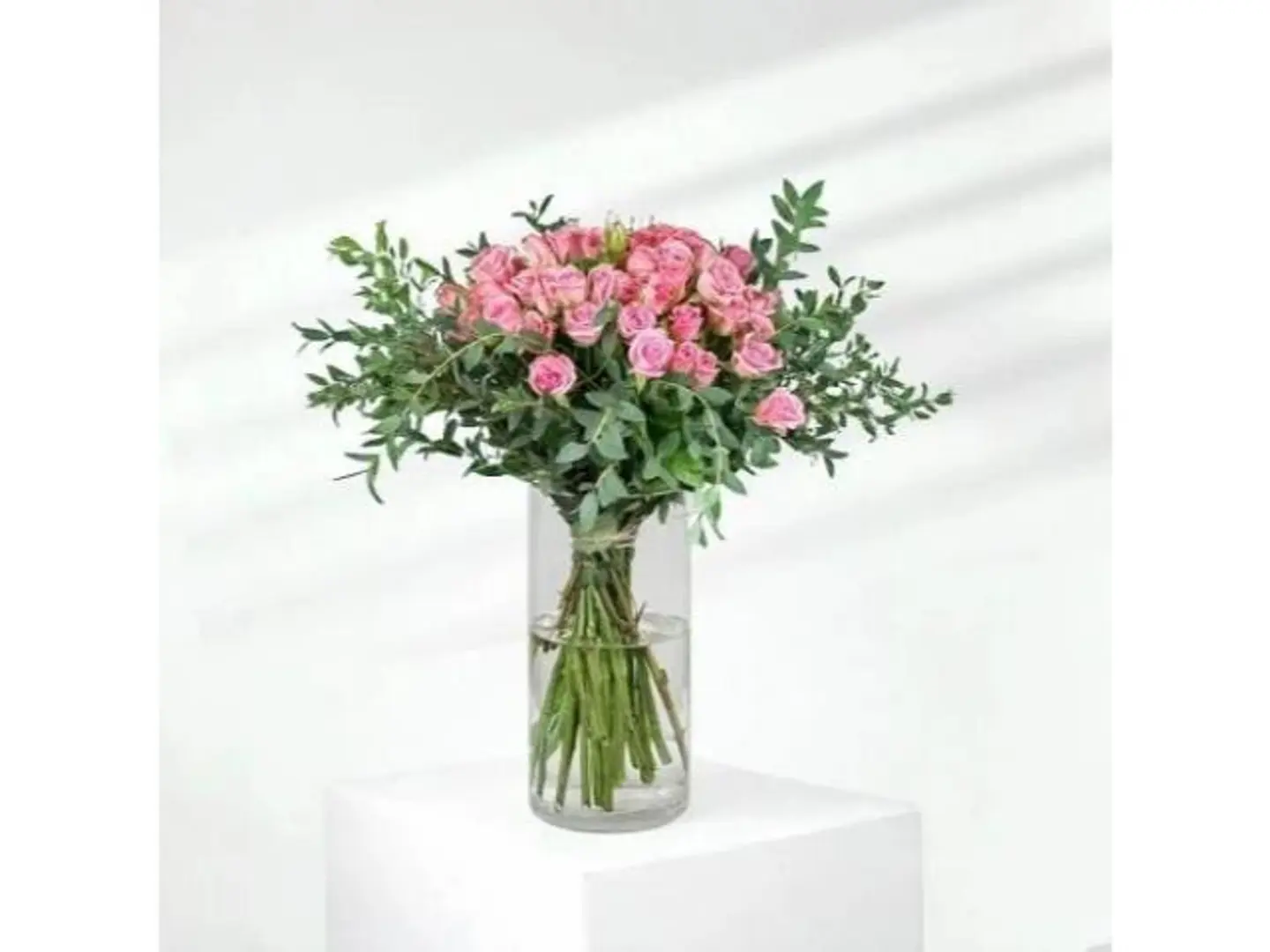 فازه توقفت أحزاني في اللحظة التي صادفتكِ فيها، وأصبحت حياتي مبهجة