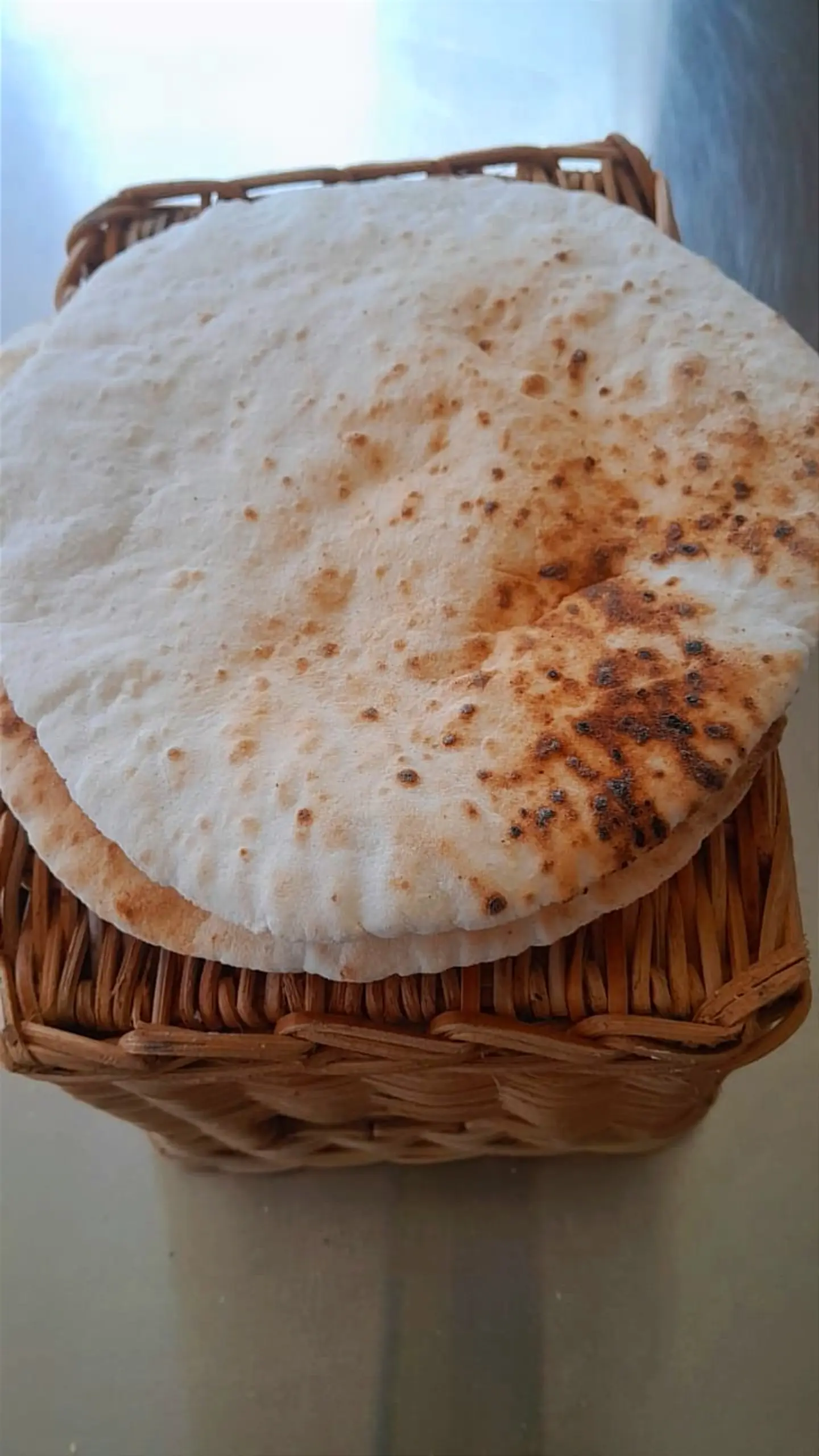 خبز مفرود كبير 4 حبات