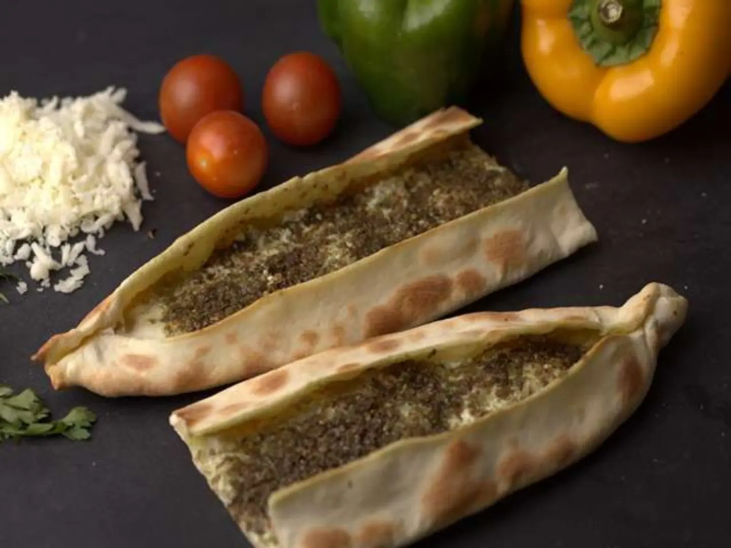 فطيرة لبنه بالزعتر