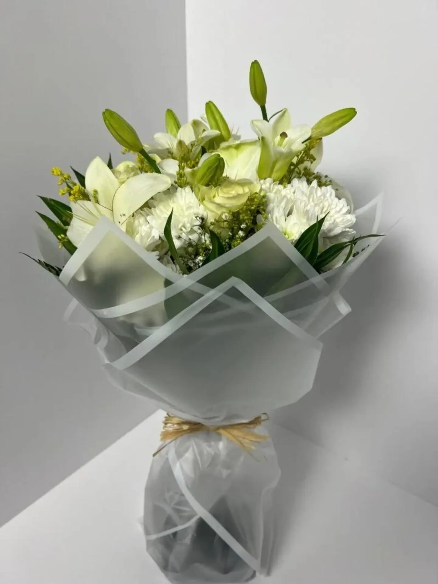 Medium Hand Bouquet White