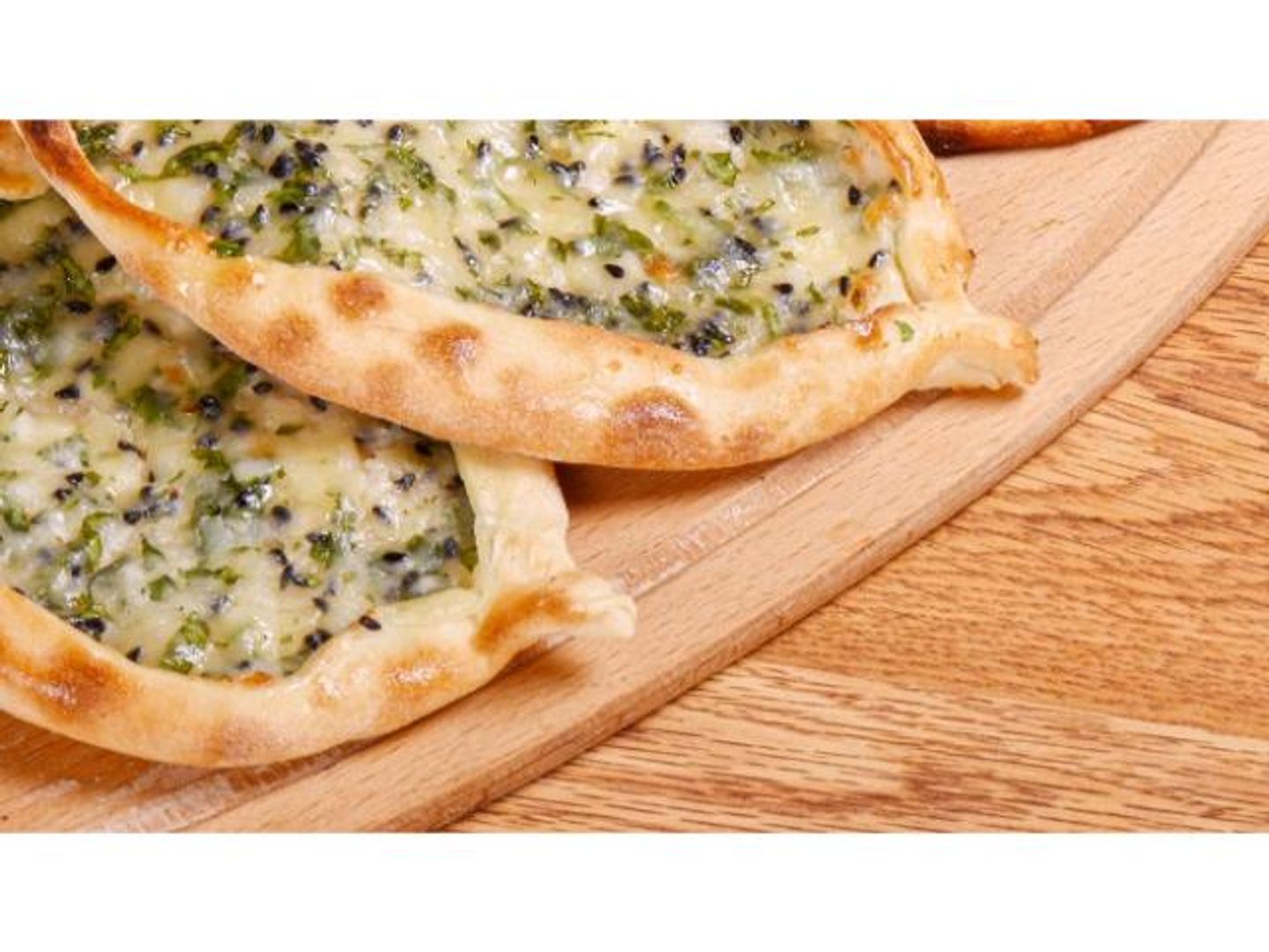 فطيرة جبنه بالزعتر