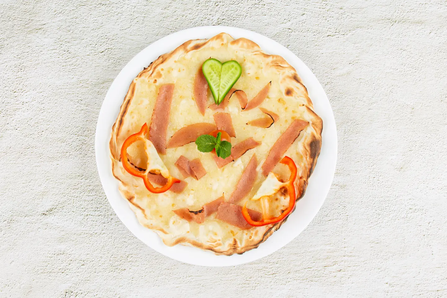 منقوشة جبنة بالمرتديلا