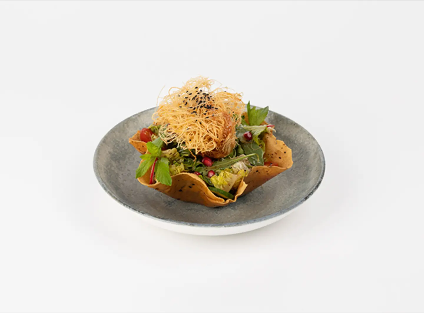 سلطة الفتوش مع كرة الجبنة بالكنافة