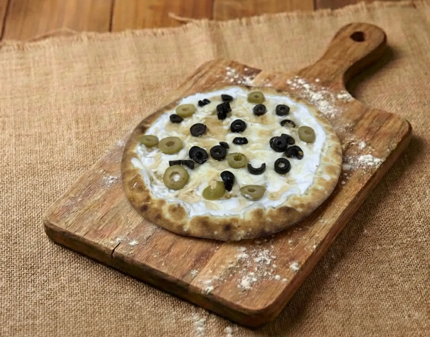 لبنة بالزيتون