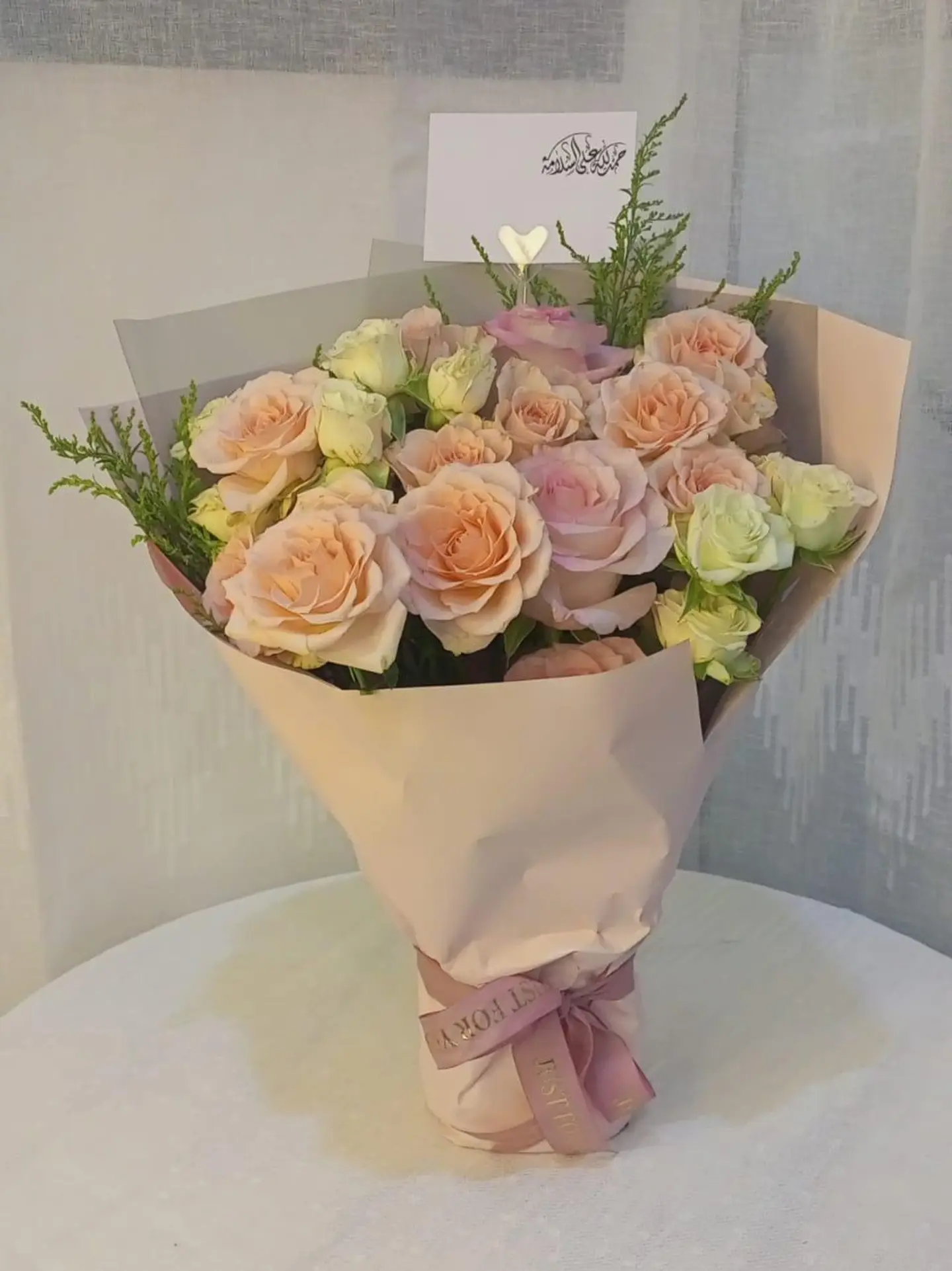 باقة اللطف مع ورد الجوري