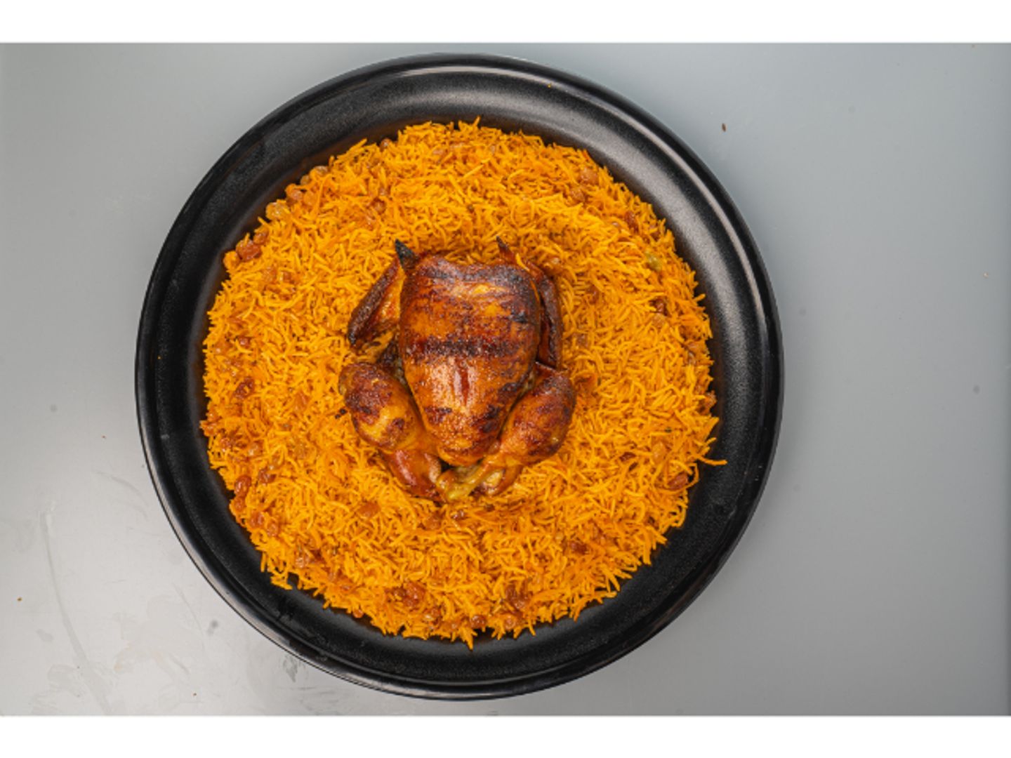 دجاج شوايه ع الحطب مع ارز بخاري