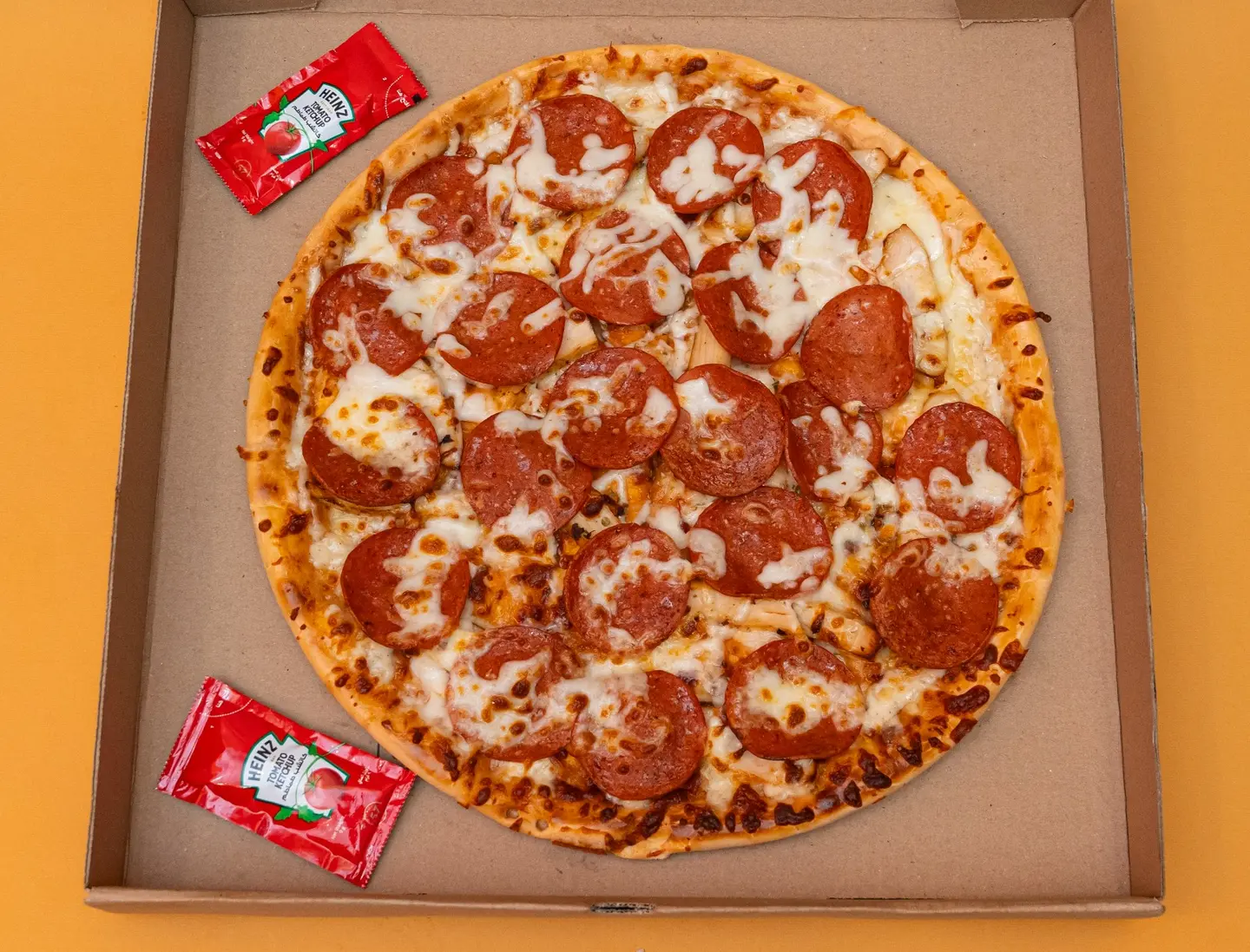 بيتزا بيبروني