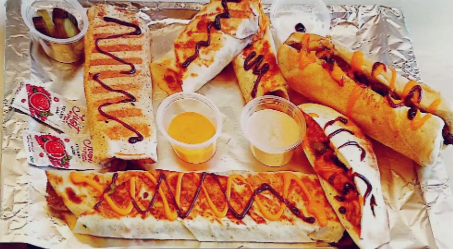 سندوتش مقلقل لحم - خبز لبناني