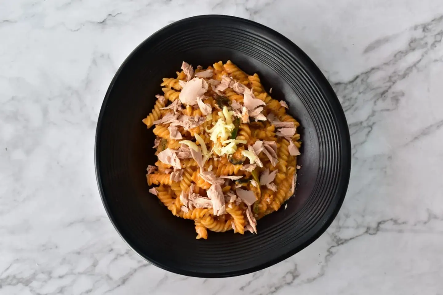 باستا مع التونة